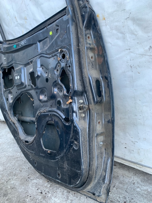 Дверь задняя левая L200 06-14