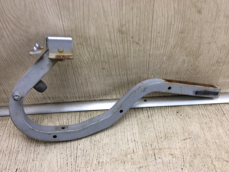 Петля крышки багажника левая GRANDEUR 05-11