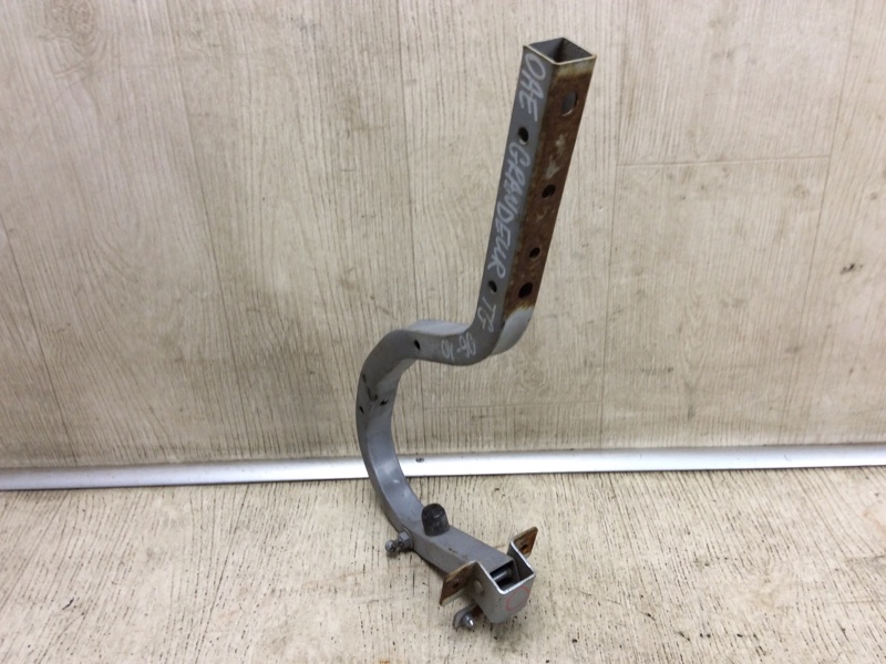 Петля крышки багажника правая HYUNDAI GRANDEUR 05-11 79220-3L000 Б/У