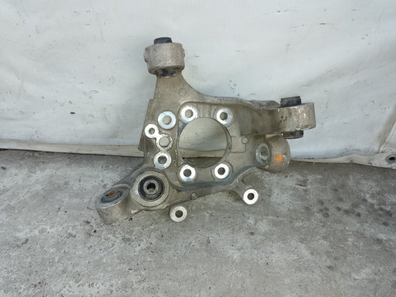 Цапфа левая M35/M45 04-10 2004 3.5 VQ35DE Цапфа левая M35/M45 04-10 2004 3.5 VQ35DE