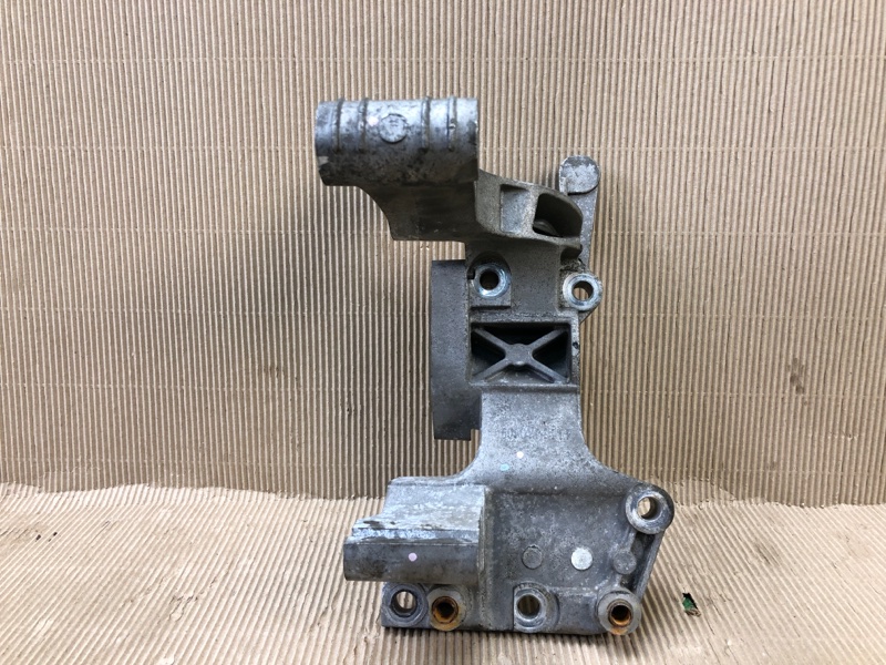 Кронштейн генератора SORENTO UM 14- 2015 UM 2.4 G4KJ