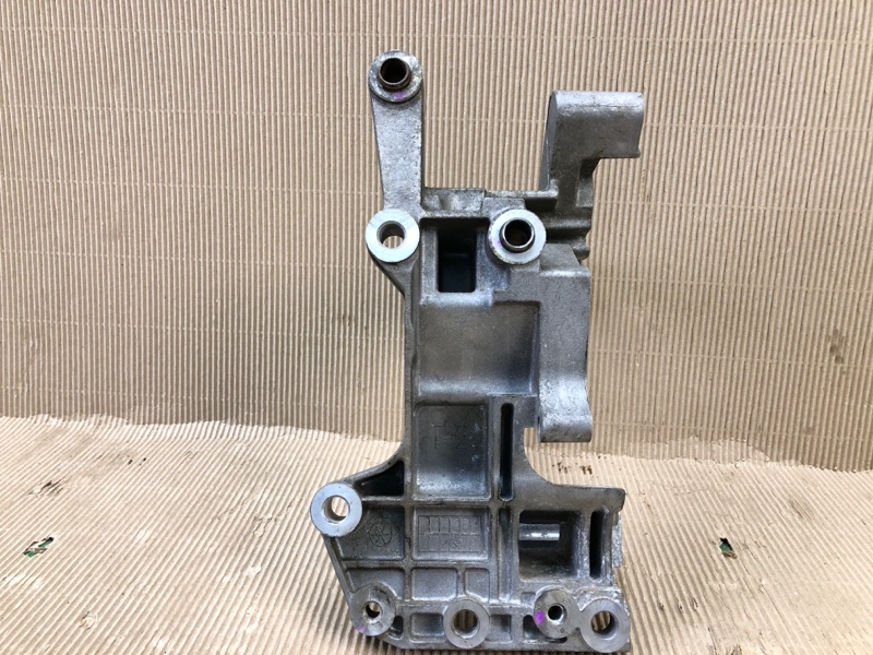 Кронштейн генератора SORENTO UM 14- 2015 UM 2.4 G4KJ