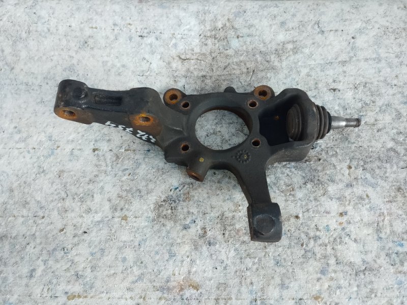 Кулак поворотный левый AVENGER 07-14 2013 JS 2.4 ED3