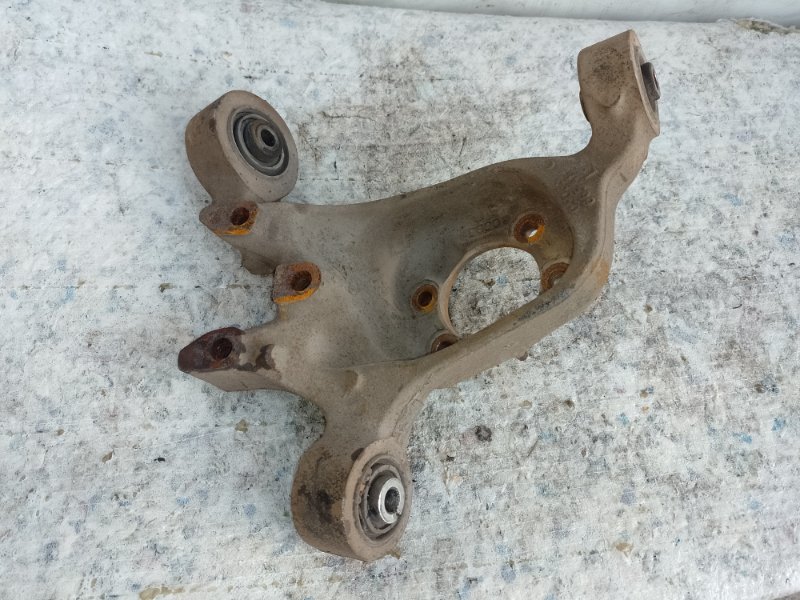 Цапфа левая AVENGER 07-14 2013 JS 2.4 ED3