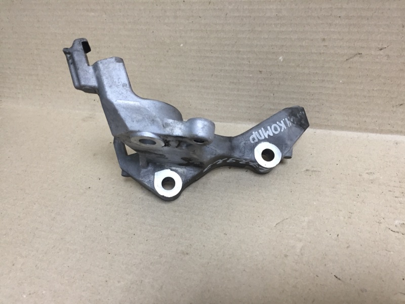 Кронштейн компрессора кондиционера FX S50 03-08 2005 3.5 VQ35DE