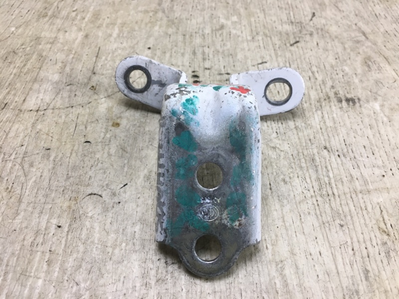 Петля двери нижняя передняя левая HYUNDAI SONATA YF 10-14 2011 YF 2.4 G4KJ 79310-2E000 Б/У