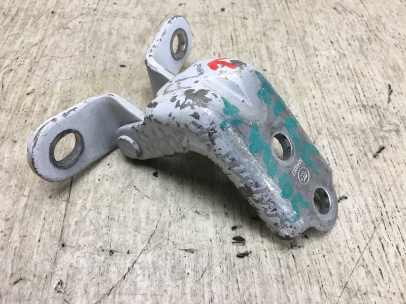 Петля двери верхняя передняя левая SONATA YF 10-14 2011 YF 2.4 G4KJ Петля двери верхняя передняя левая SONATA YF 10-14 2011 YF 2.4 G4KJ