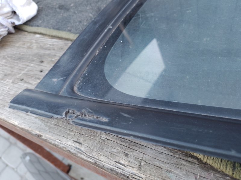 Стекло двери глухое заднее левое 323 BA 94-97 Стекло двери глухое заднее левое 323 BA 94-97