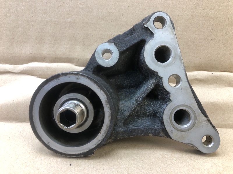 Кронштейн масляного фильтра TOYOTA COROLLA 150 06-13 1ZR 15609-37010 Б/У