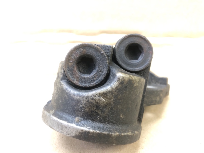 Кронштейн масляного фильтра COROLLA 150 06-13 1ZR