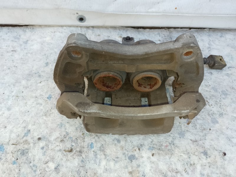 Суппорт тормозной передний правый M35/M45 04-10 2004 3.5 VQ35DE