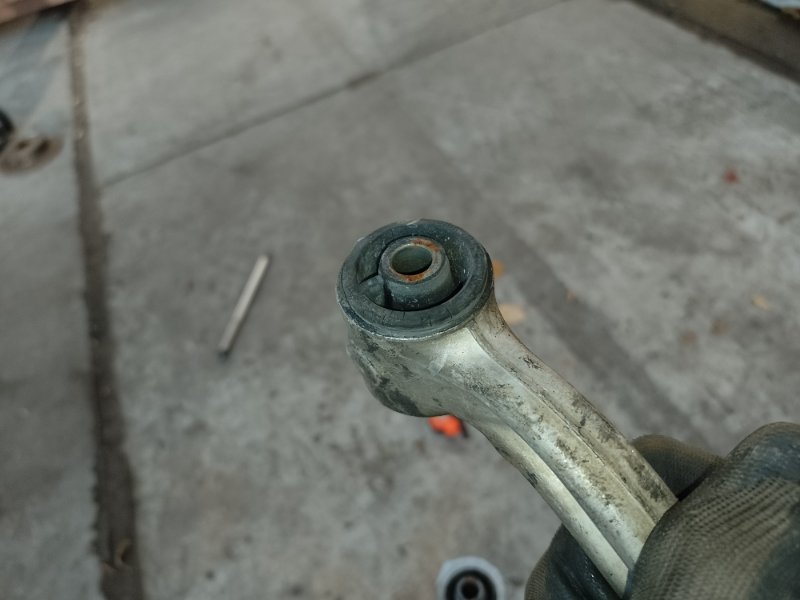 Рычаг передней подвески верхний правый M35/M45 04-10 2004 3.5 VQ35DE