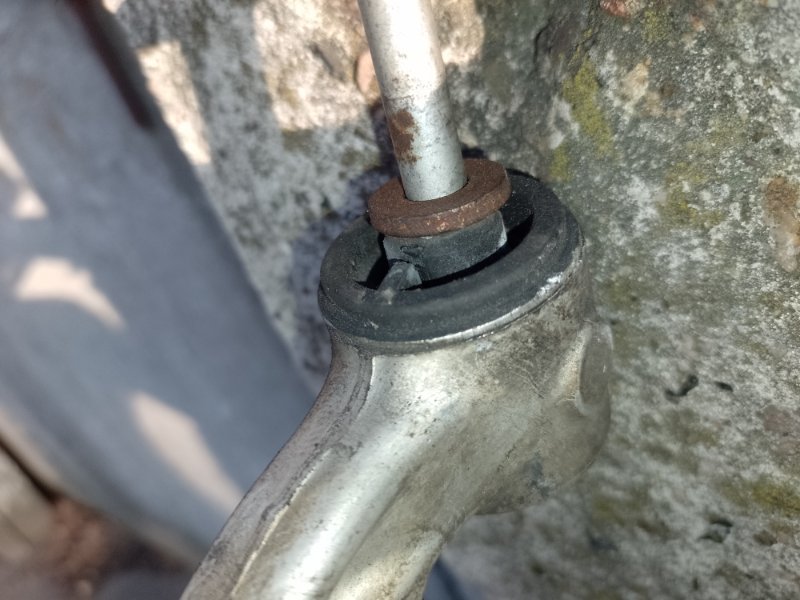 Рычаг передней подвески верхний левый M35/M45 04-10 2004 3.5 VQ35DE