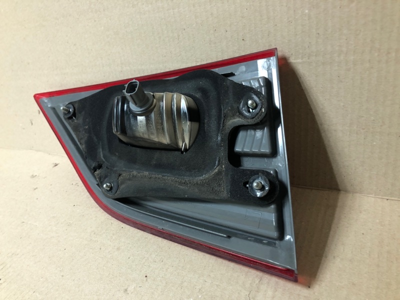 Фонарь внутренний задний правый QUEST S 11-17 2014 Минивен E52 3.5