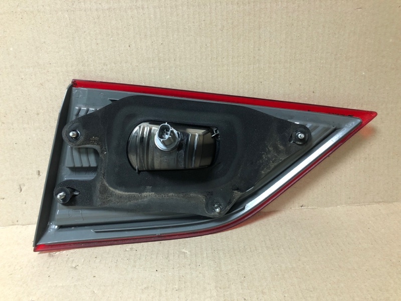 Фонарь внутренний задний левый QUEST S 11-17 2014 Минивен E52 3.5