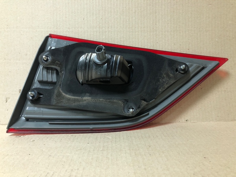 Фонарь внутренний задний левый QUEST S 11-17 2014 Минивен E52 3.5