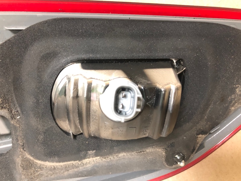 Фонарь внутренний задний левый QUEST S 11-17 2014 Минивен E52 3.5