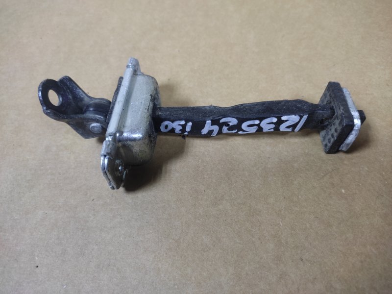 Запчасть ограничитель двери передний правый HYUNDAI I30 FD 07-12 Б/У Ограничитель двери передний правый HYUNDAI I30 FD 07-12 Б/У