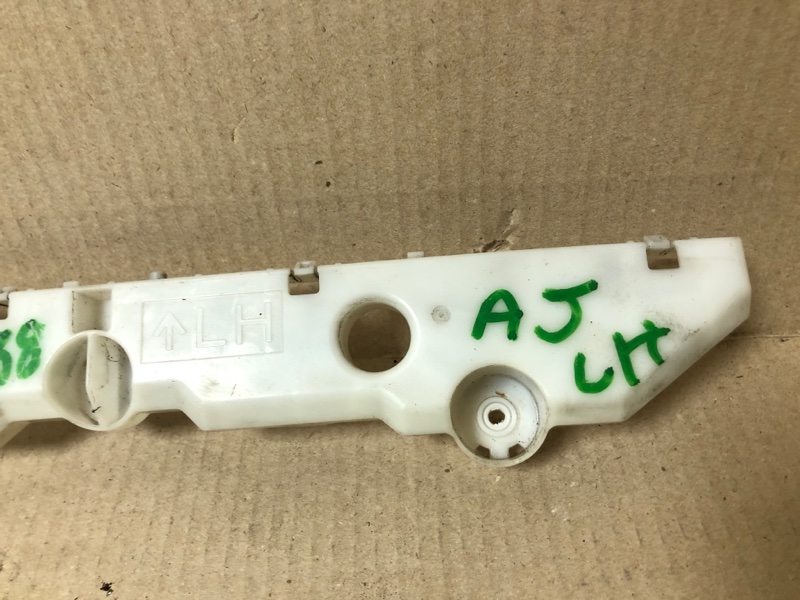 Кронштейн заднего бампера левый QUEST S 11-17 2014 Минивен E52 3.5