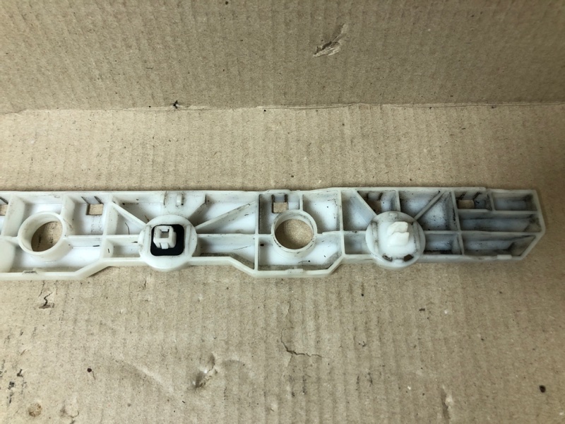 Кронштейн заднего бампера левый QUEST S 11-17 2014 Минивен E52 3.5