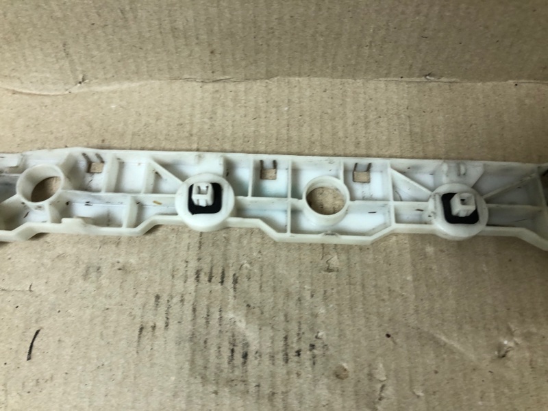 Кронштейн заднего бампера левый QUEST S 11-17 2014 Минивен E52 3.5