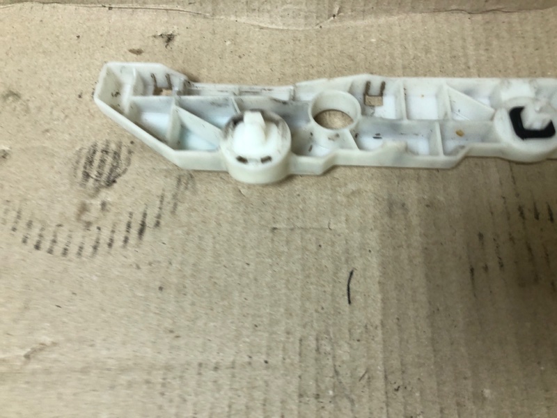 Кронштейн заднего бампера левый QUEST S 11-17 2014 Минивен E52 3.5