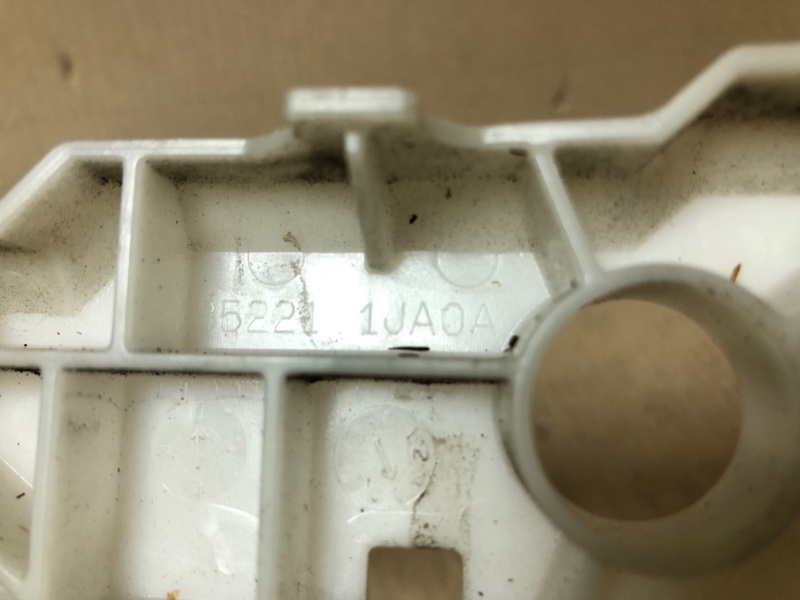 Кронштейн заднего бампера левый QUEST S 11-17 2014 Минивен E52 3.5