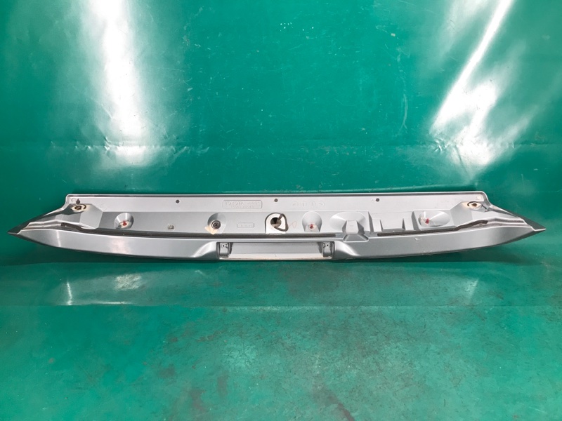 Спойлер крышки багажника RAV4 05-12 2007 3.5 2GR-FE