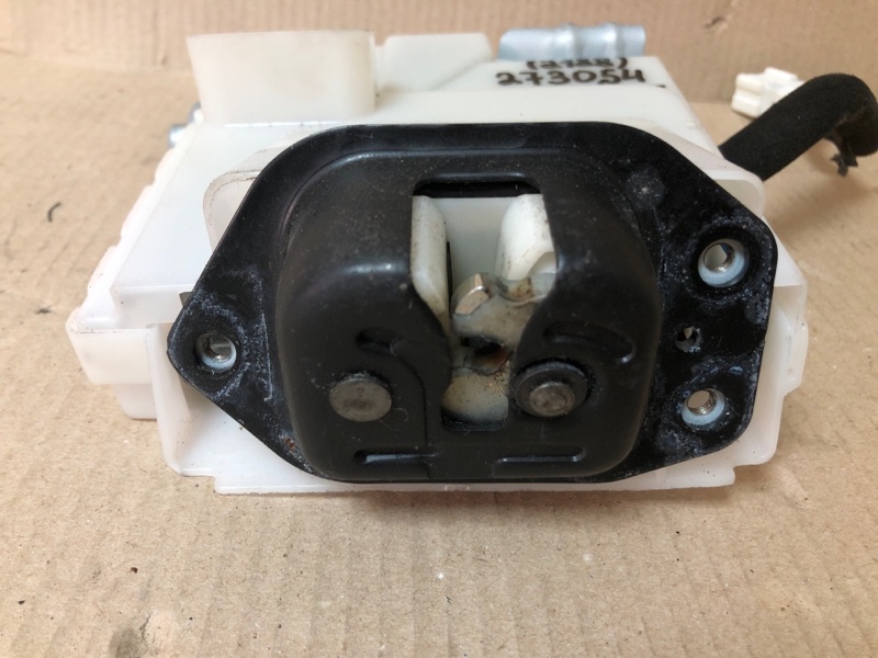 Замок крышки багажника QUEST S 11-17 2014 Минивен E52 3.5