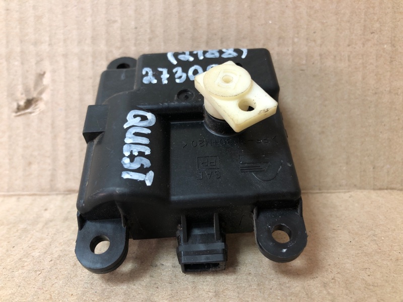 Моторчик заслонки печки QUEST S 11-17 2014 Минивен E52 3.5