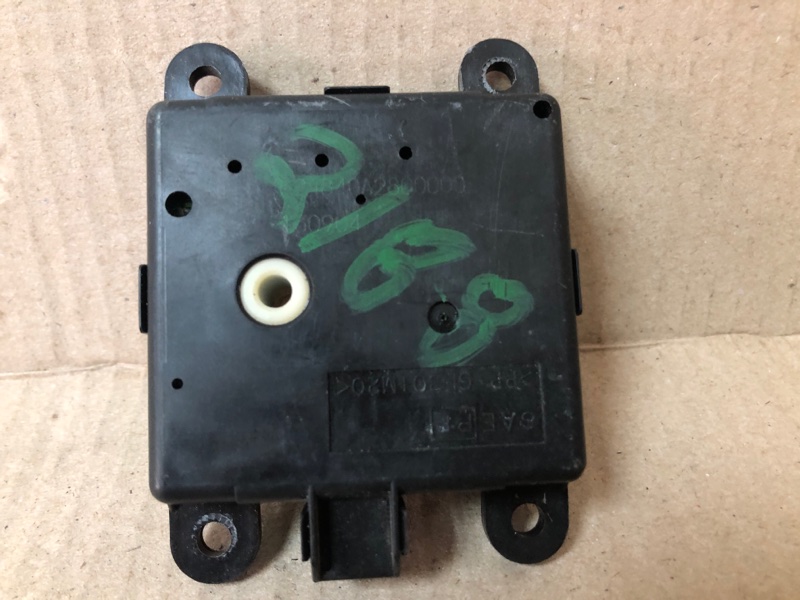 Моторчик заслонки печки QUEST S 11-17 2014 Минивен E52 3.5