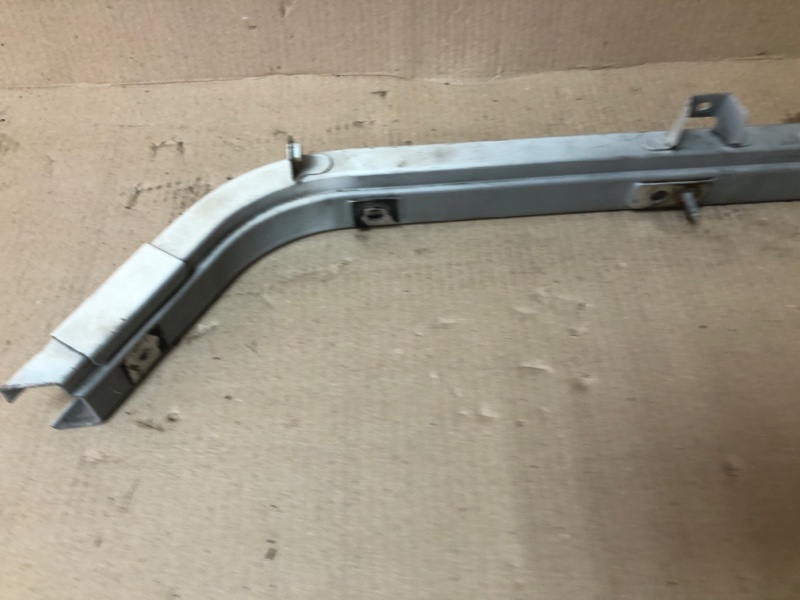 Кронштейн правый QUEST S 11-17 2014 Минивен E52 3.5