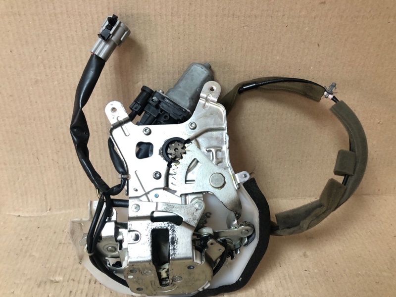 Замок двери боковой задний правый QUEST S 11-17 2014 Минивен E52 3.5