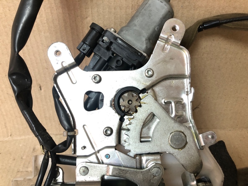 Замок двери боковой задний правый QUEST S 11-17 2014 Минивен E52 3.5