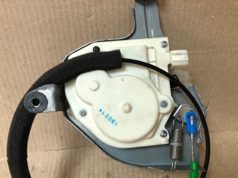 Моторчик привода сдвижной двери правый QUEST S 11-17 2014 Минивен E52 3.5