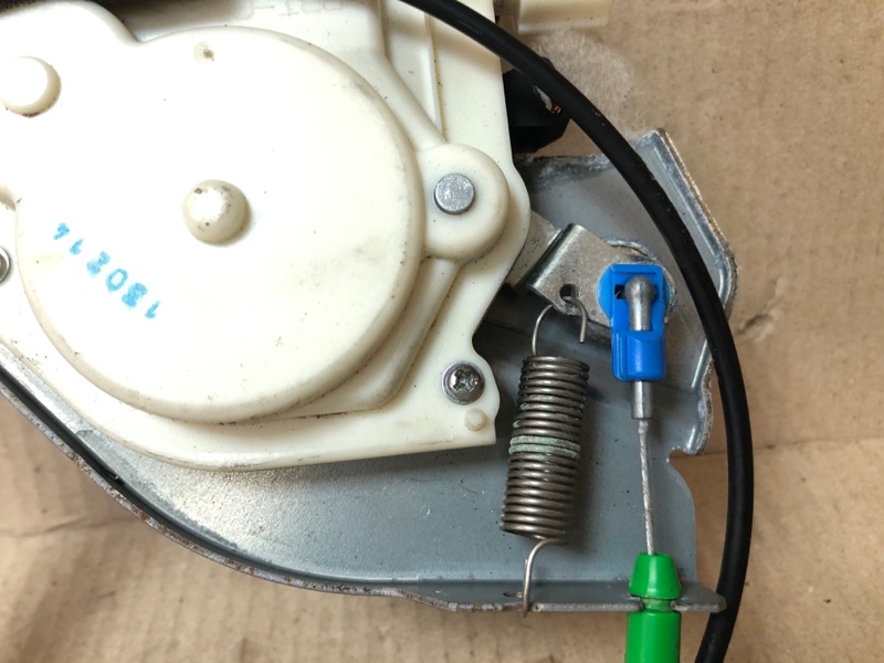 Моторчик привода сдвижной двери правый QUEST S 11-17 2014 Минивен E52 3.5