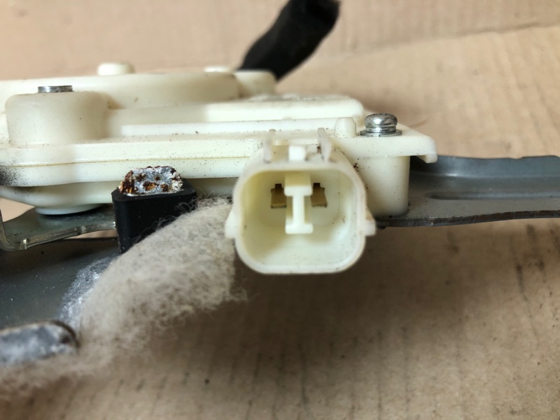 Моторчик привода сдвижной двери правый QUEST S 11-17 2014 Минивен E52 3.5