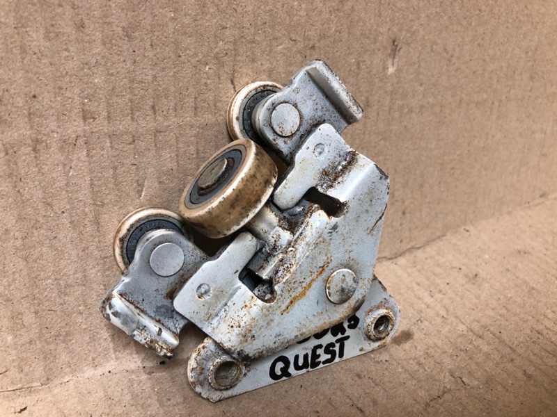 Ролик сдвижной двери нижний левый QUEST S 11-17 2014 Минивен E52 3.5