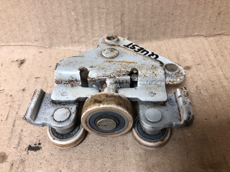 Ролик сдвижной двери нижний левый QUEST S 11-17 2014 Минивен E52 3.5