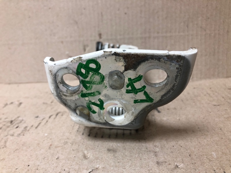 Ролик сдвижной двери средний левый QUEST S 11-17 2014 Минивен E52 3.5