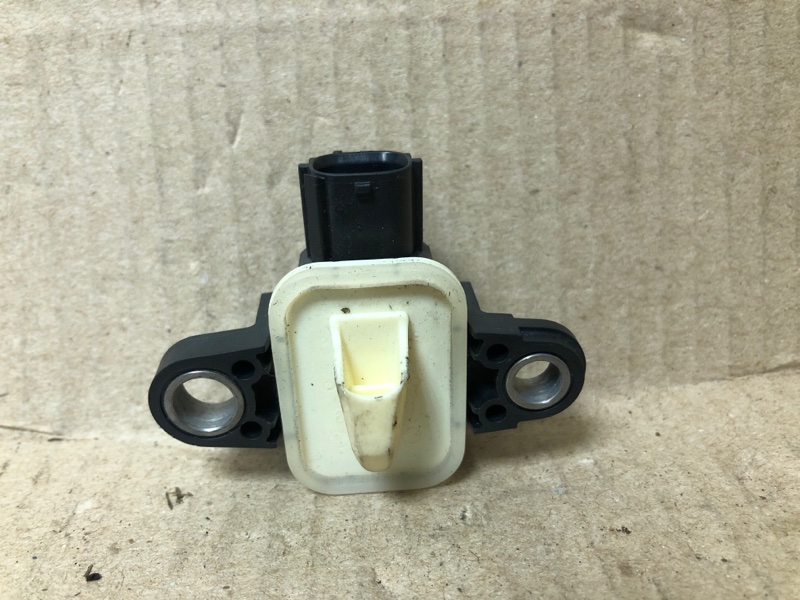 Датчик удара передний левый QUEST S 11-17 2014 Минивен E52 3.5