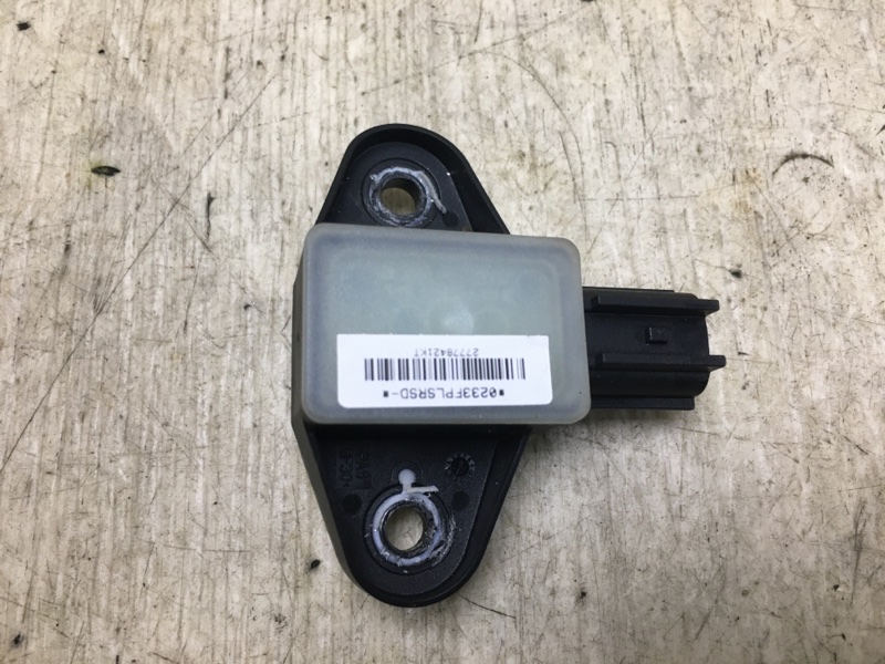 Датчик удара передний PASSAT CC 08-12