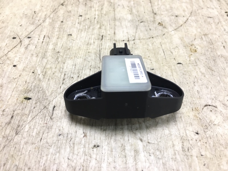 Датчик удара передний PASSAT CC 08-12