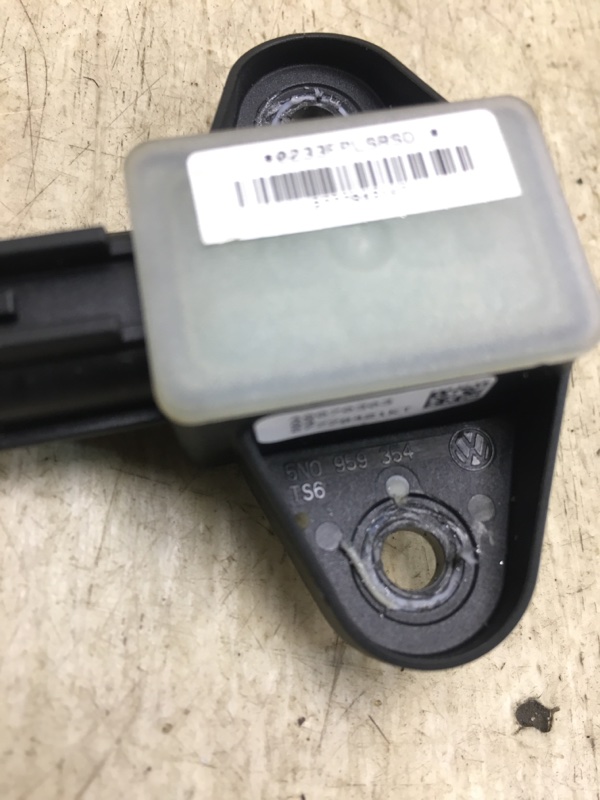 Датчик удара передний PASSAT CC 08-12