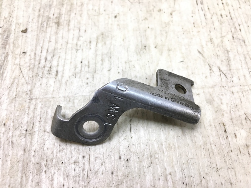 Запчасть кронштейн PORSCHE CAYENNE 10-18 2010 958 4.8 M48.02 94860616302 Б/У Кронштейн PORSCHE CAYENNE 10-18 2010 958 4.8 M48.02 94860616302 Б/У