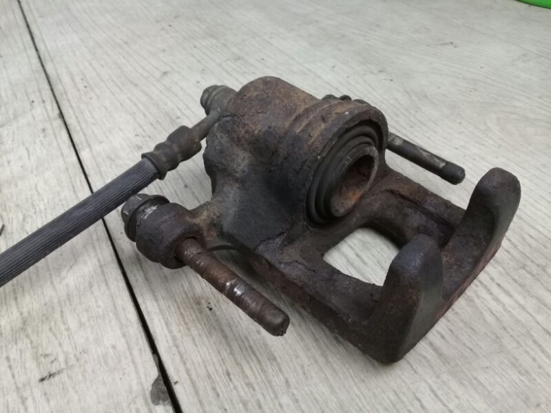 Суппорт тормозной задний правый NISSAN JUKE 10-19 1.6 MR16DDT