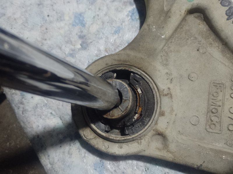 Рычаг передней подвески нижний левый FUSION 14- 2014 2.5L