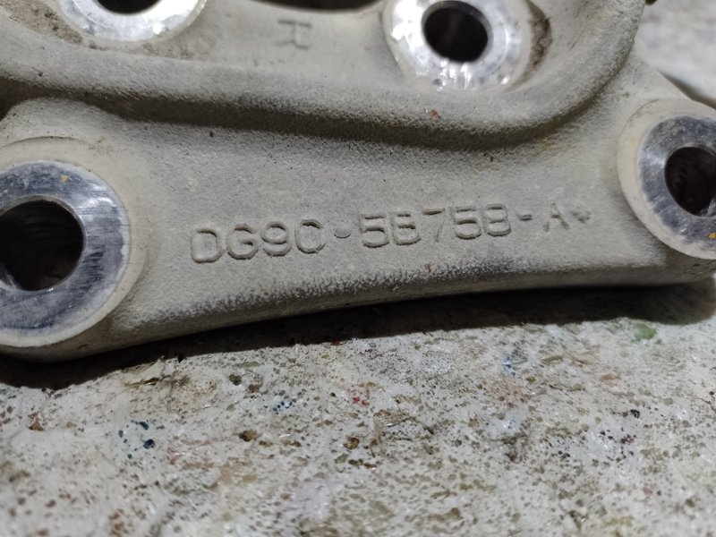 Цапфа правая FORD FUSION 14- 2.5L Цапфа правая FORD FUSION 14- 2.5L