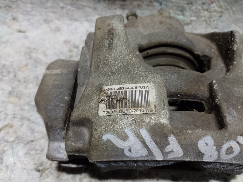 Суппорт тормозной передний правый FORD FUSION 14- 2.5L