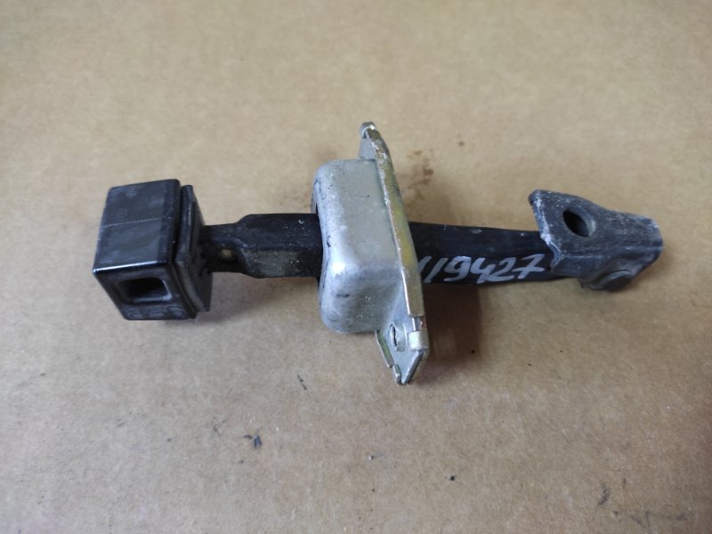 Ограничитель двери передний правый MITSUBISHI OUTLANDER XL 05-13 Б/У